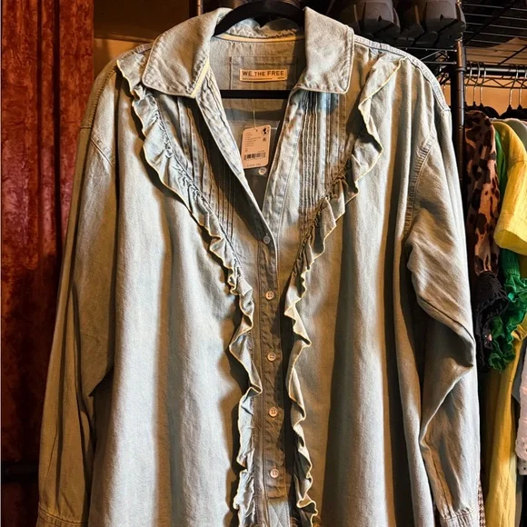 We The Free Light Blue Pleated Denim Top - Picture 1 of 2